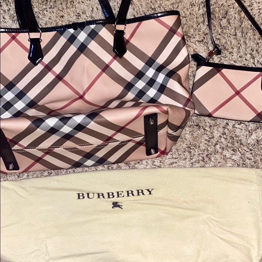 Burberry purse